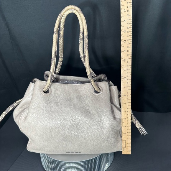 Michael Kors Gray Leather Tote Bag pre owned Exellent condition - Picture 8 of 11